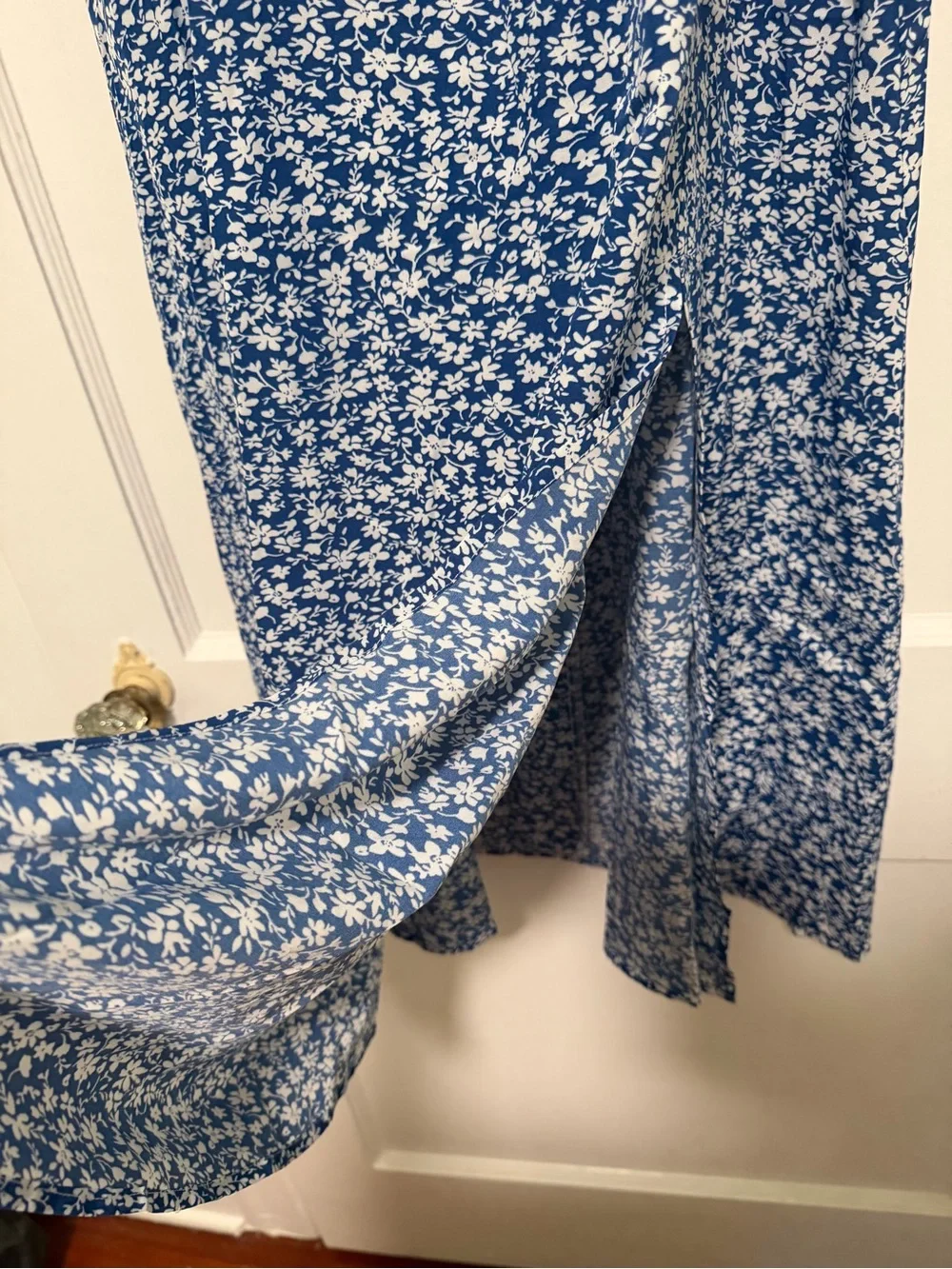 Blue and White Floral Printed Puff Sleeve, Slit Maxi Dress Women’s Medium